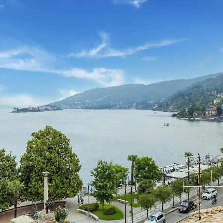 In A On Maggiore Near The Lejlighed Verbania